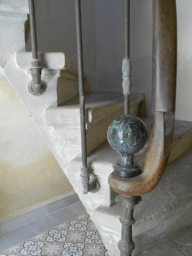 Bed and Breakfast Sous Le Neflier Nîmes Exterior foto
