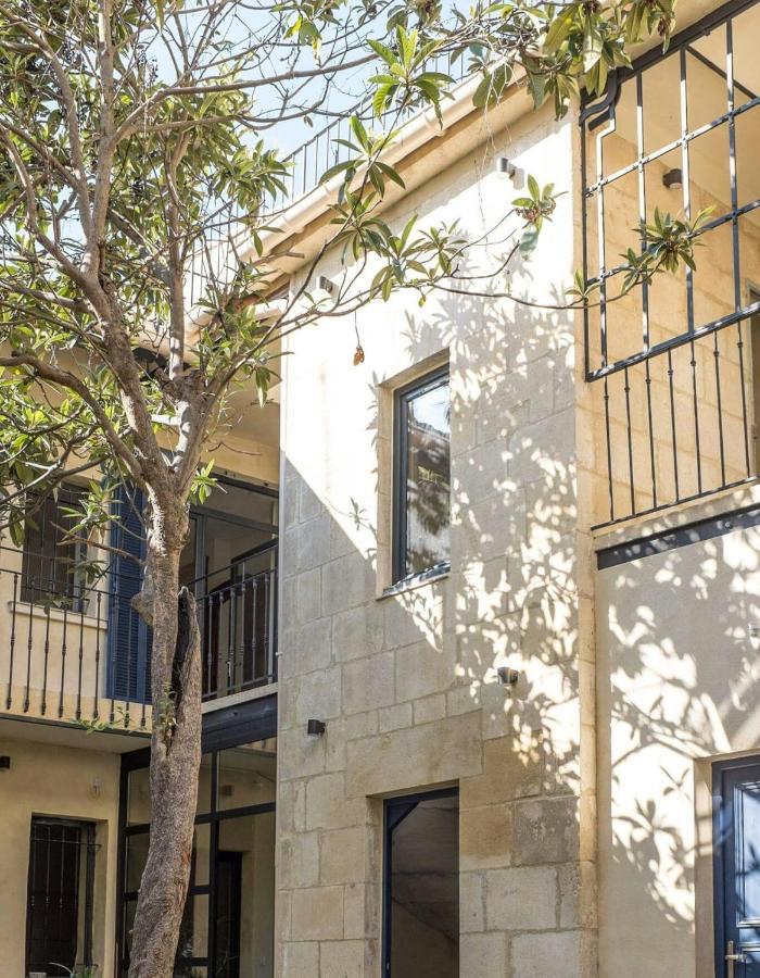 Bed and Breakfast Sous Le Neflier Nîmes Exterior foto